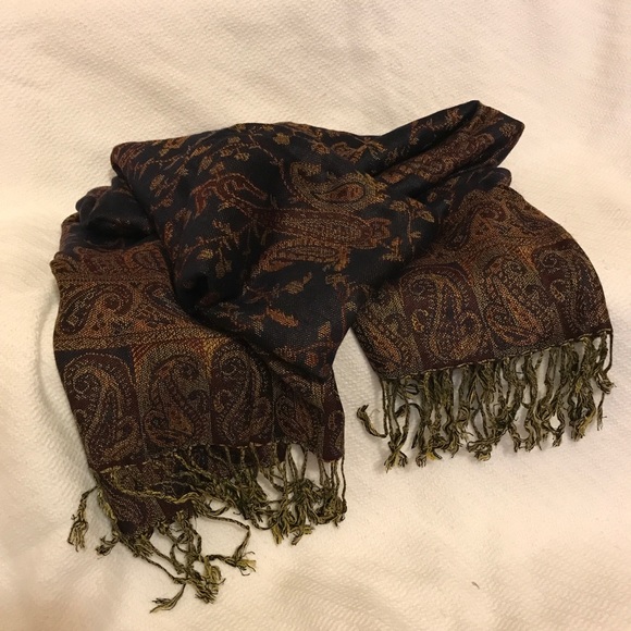 Pattern Scarf - Picture 2 of 4